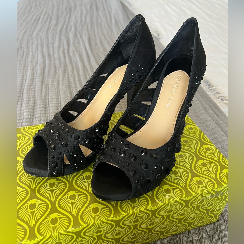 Gianni Bini Black Jeweled Pump